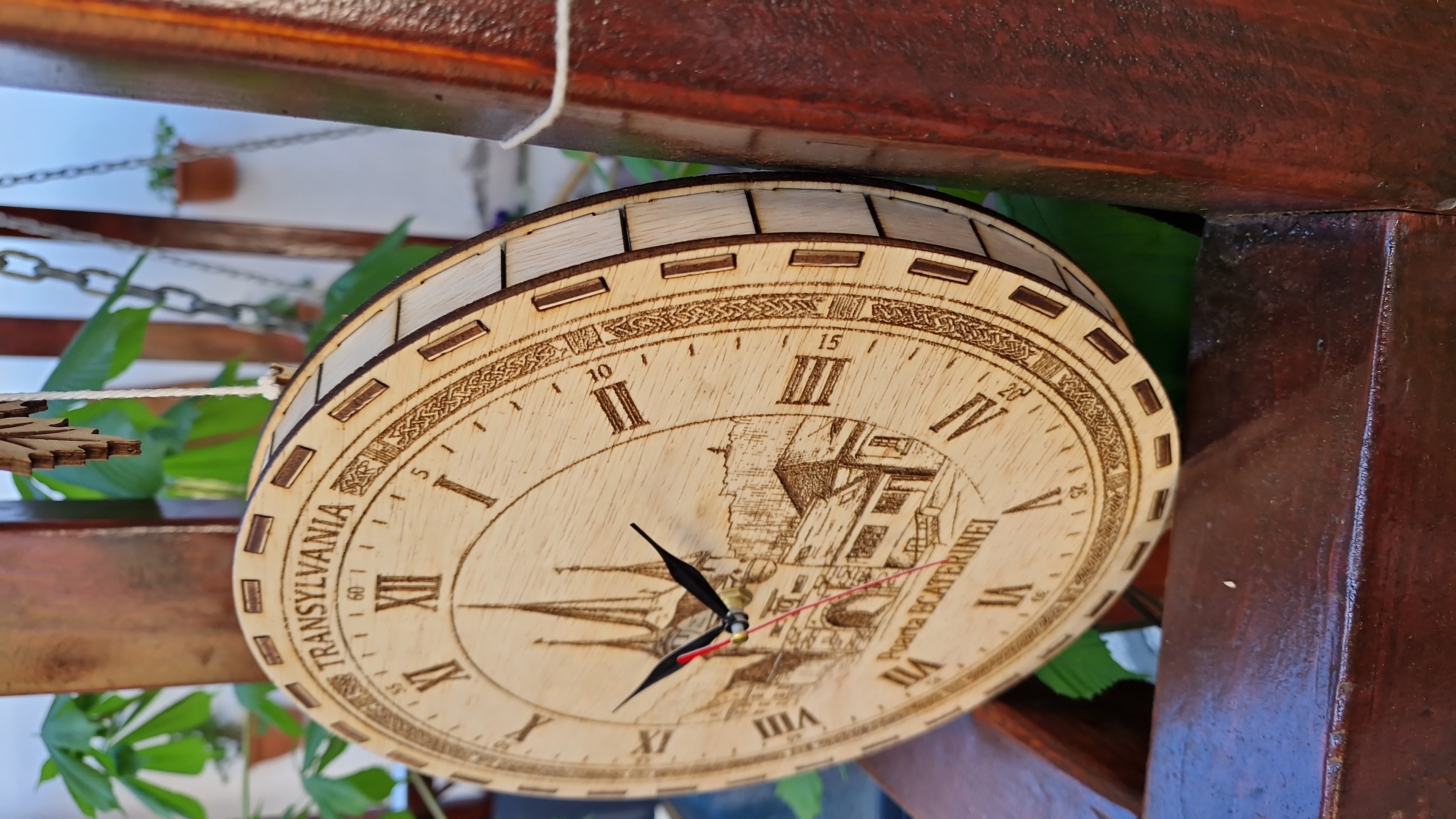 Ceasuri personalizate, tăiate și gravate laser