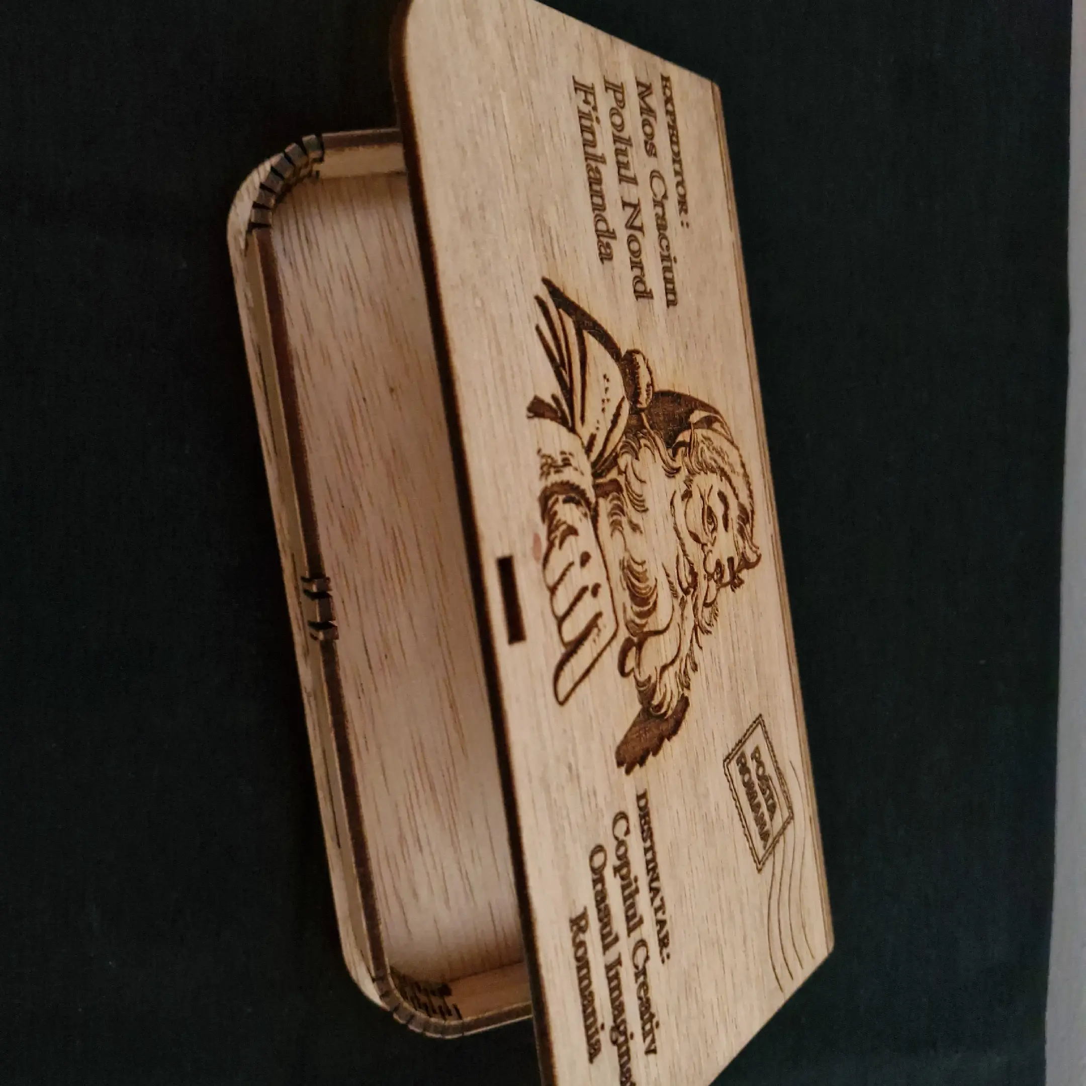 Cutie personalizată, gravată laser — model „Scrisoare de la Moș Crăciun"