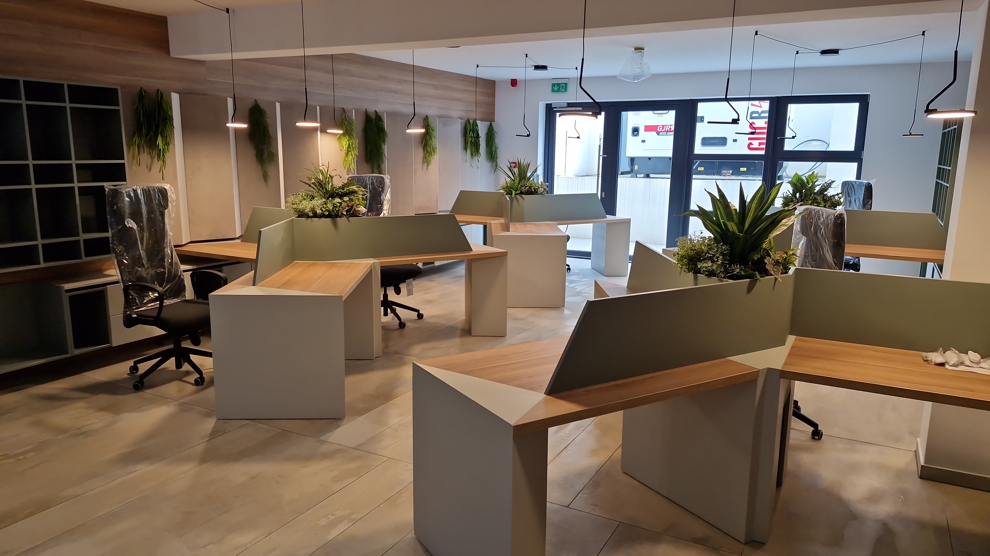 Spatii de birouri integrate cu spatiul de servit masa