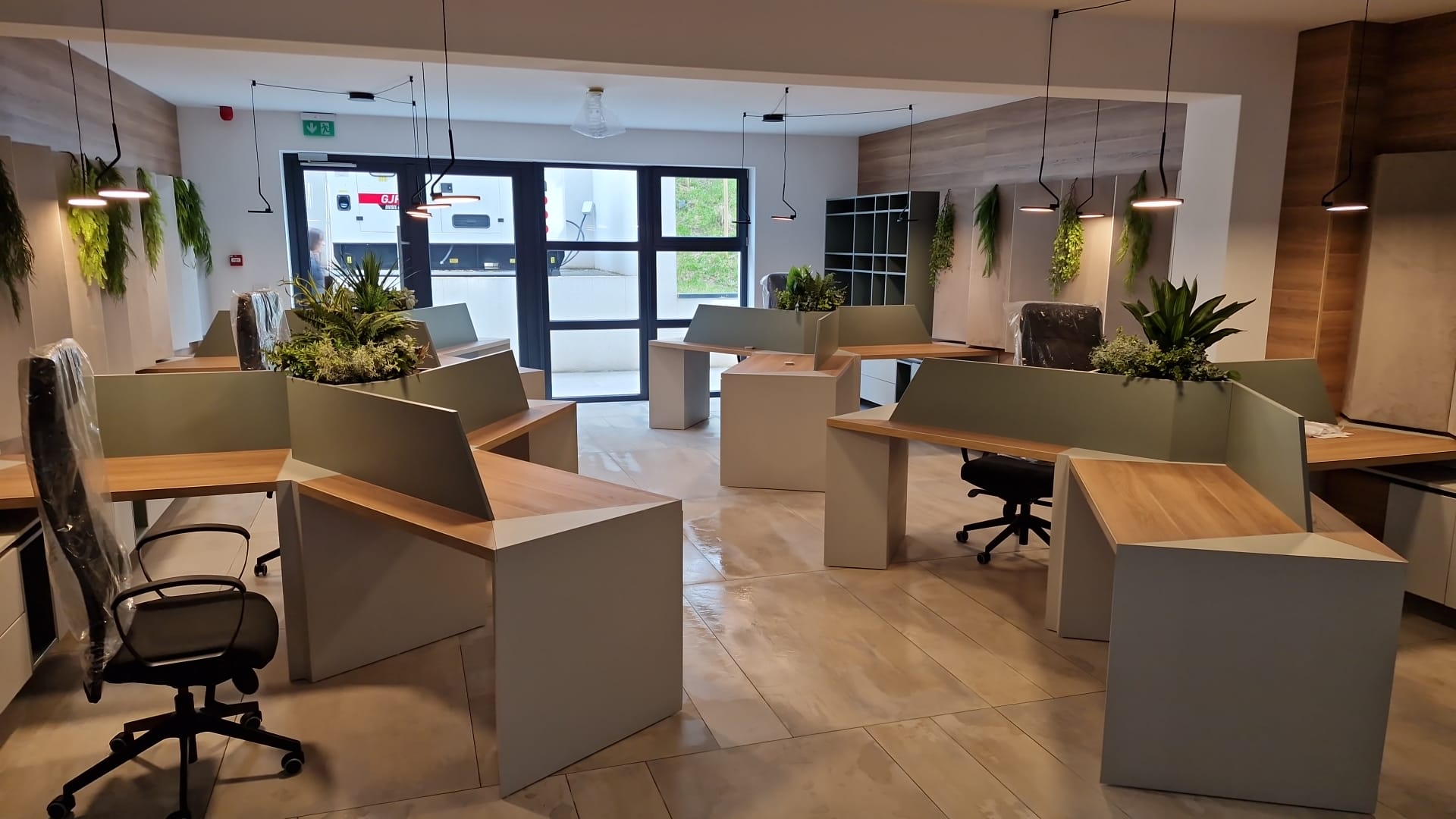 Spatii de birouri integrate cu spatiul de servit masa