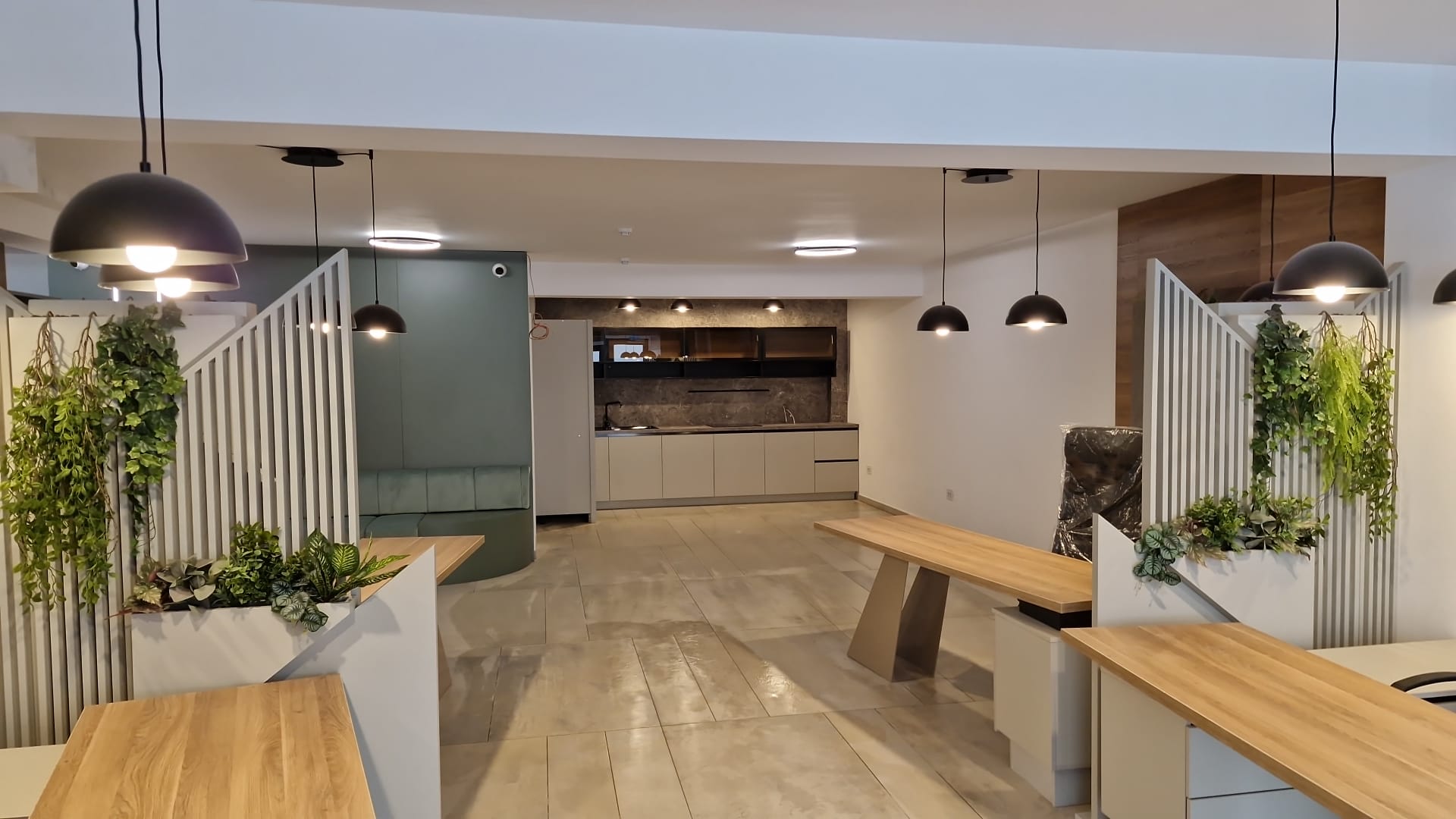 Spatii de birouri integrate cu spatiul de servit masa