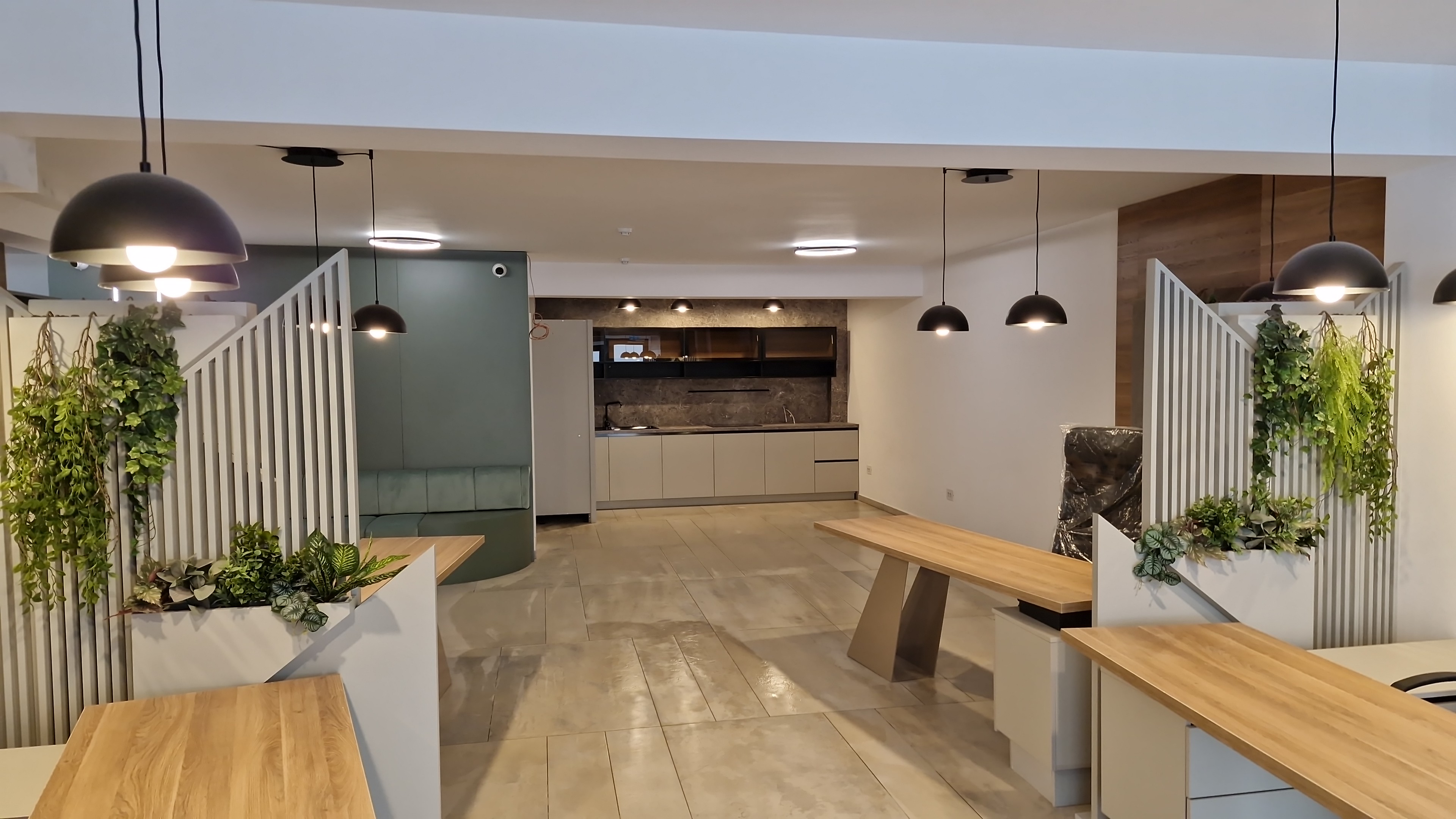 Spatii de birouri integrate cu spatiul de servit masa