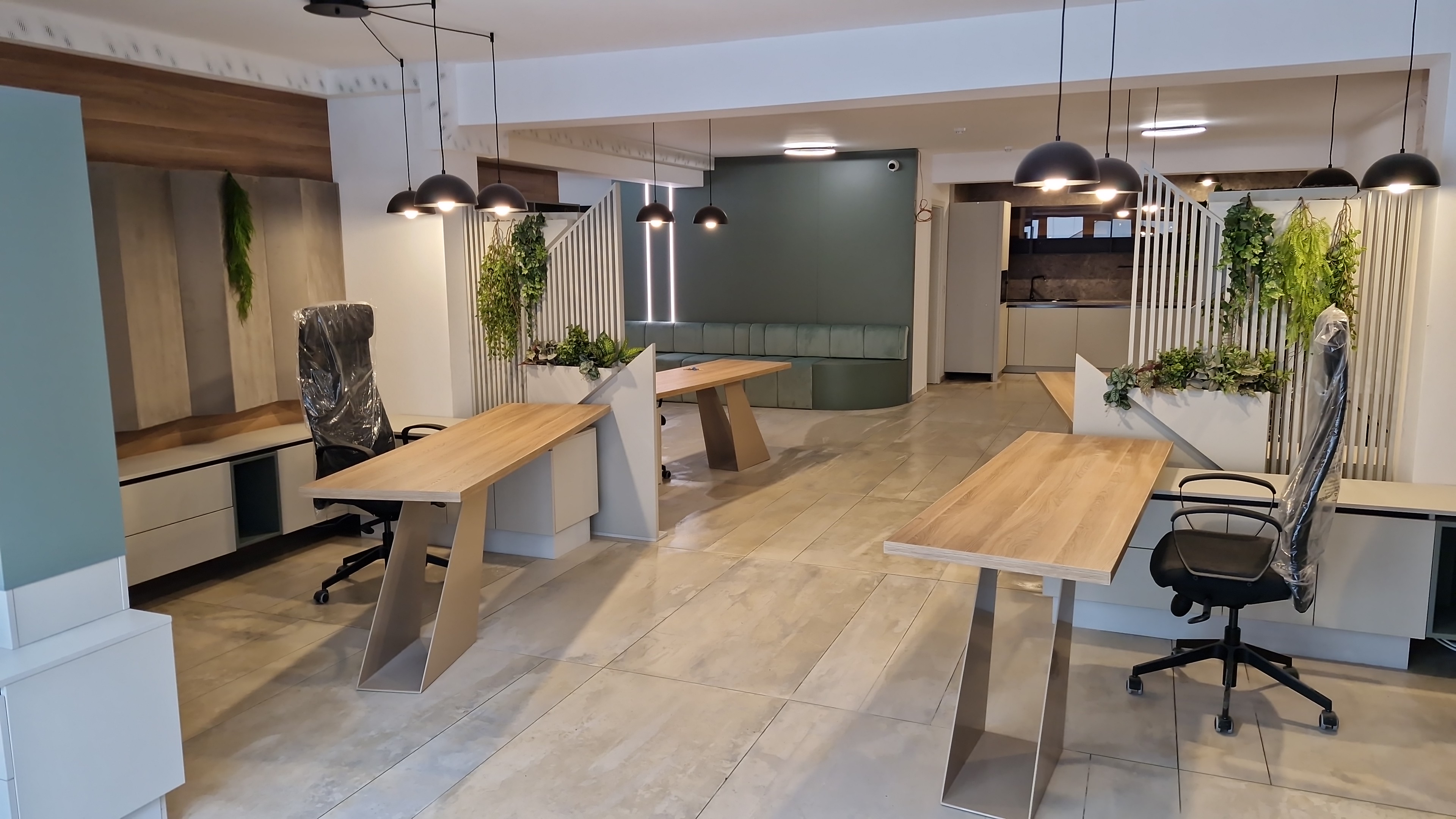 Spatii de birouri integrate cu spatiul de servit masa
